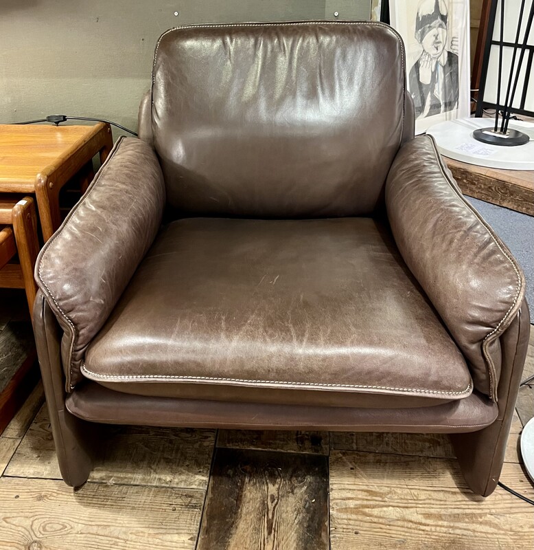 S 186 RS pair of brown leather armchairs, 1970’s