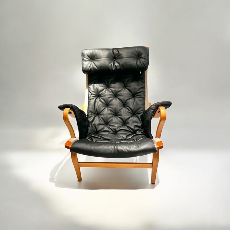 S 249 JB Pernilla Chair, Design by Bruno Mathsson for DUX, Sweden, 1970s New leather cushions
