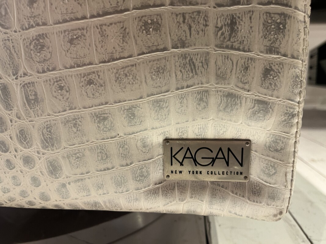 S 260 FL rotative armchair by Vladimir Kagan, model Brodway, The New York collection, 1980’s