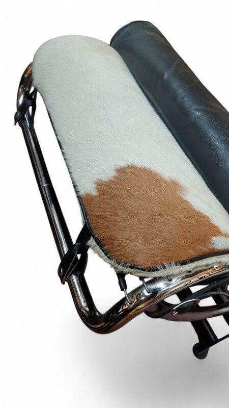 S 265 JC LC4 Lounge chair by Le Corbusier, nummered edition for Cassina