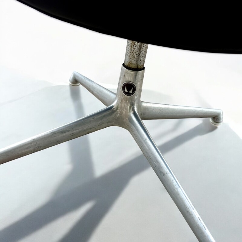 S 266 AG  Charles Eames lobby chair ES 105 Herman Miller 1980