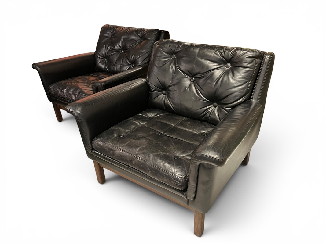 S 272 YD pair of leather armchairs, 1960’s
