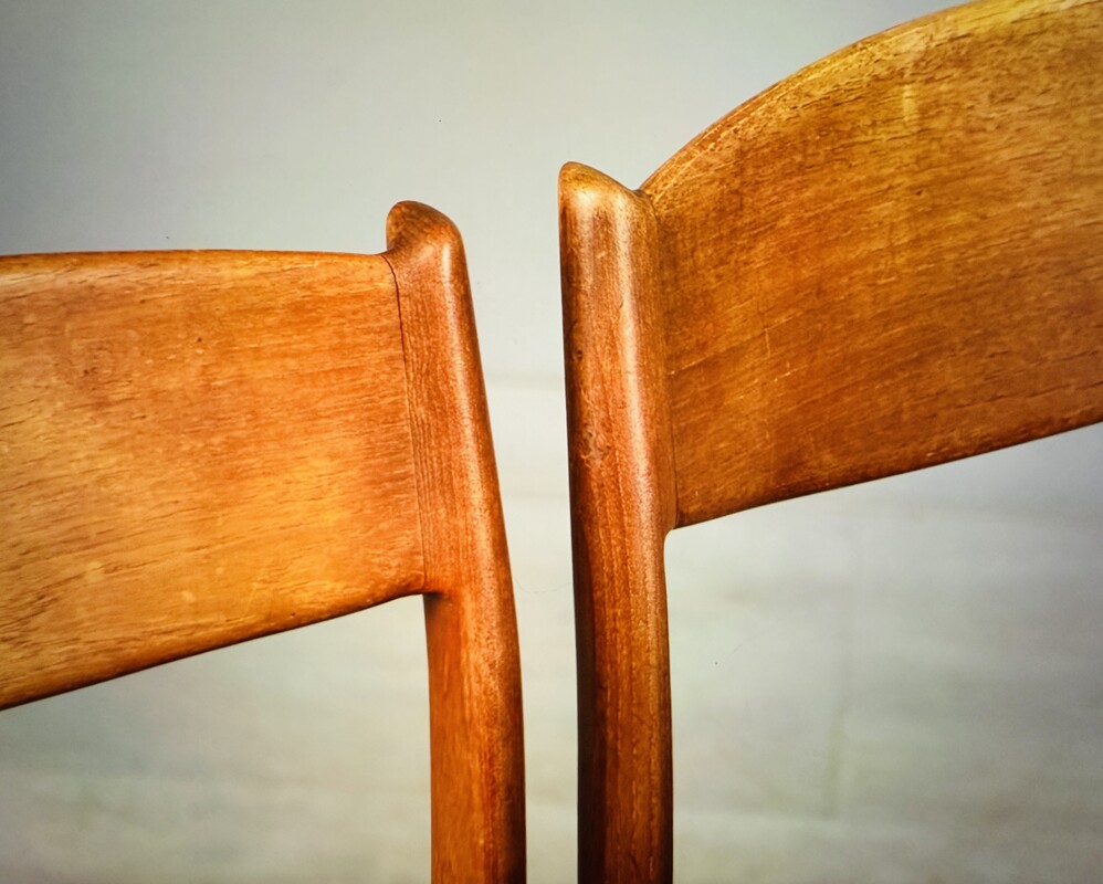 S 287 AG Set 8 solid teak and black leather dining chairs by A.W. Iversen