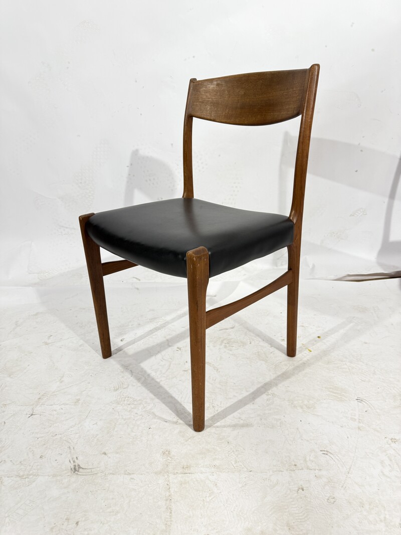 S 293 AG Set 8 solid teak and black leather dining chairs by A.W. Iversen