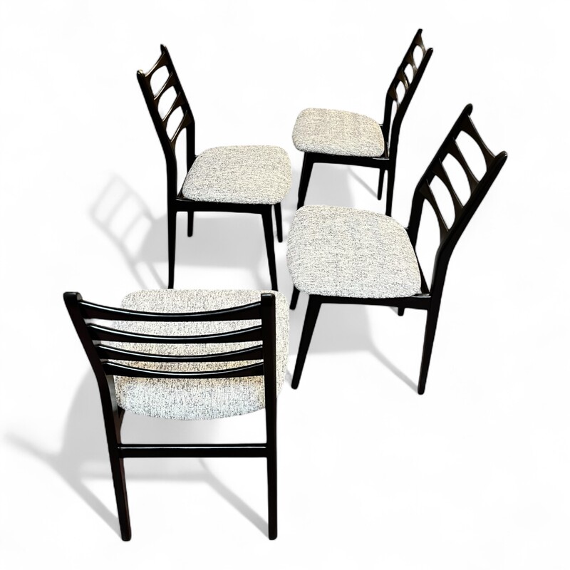 S 297 JD/RC Set of 4 black lacquered wood chairs with new fabric