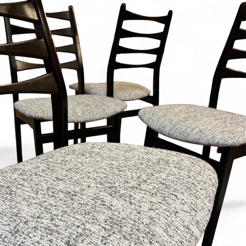 S 297 JD/RC Set of 4 black lacquered wood chairs with new fabric