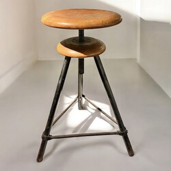 S 305 DAN High adjustable artist stool 