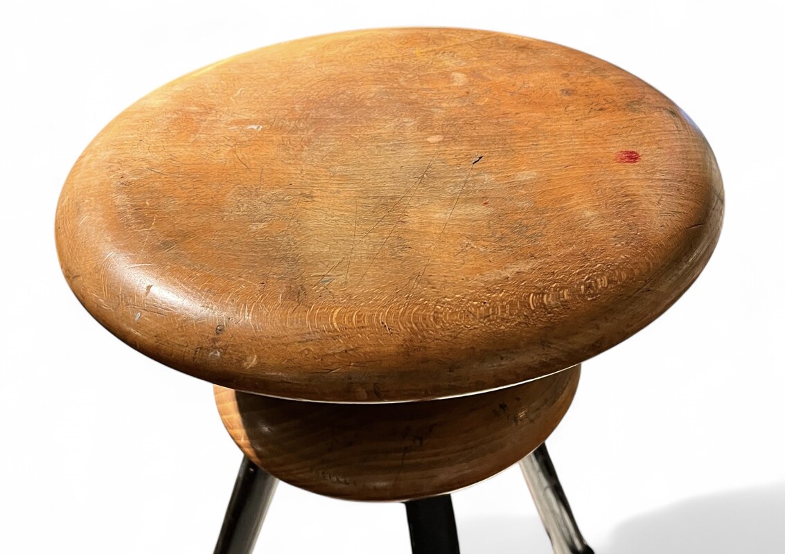 S 305 DAN High adjustable artist stool 