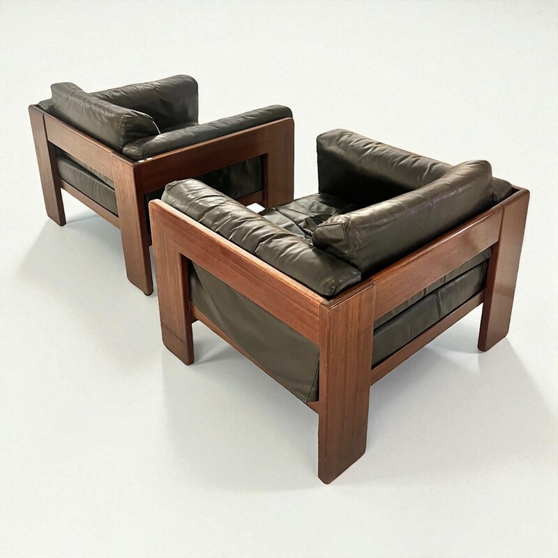 S 353 SC pair of black leather armchair by Tobia Scarpa 