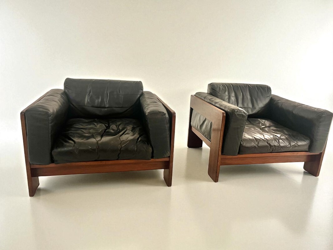 S 353 SC pair of black leather armchair by Tobia Scarpa 