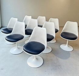 S 357 AV set of 8 Tulip Chairs by Eero Saarinen, Knoll Edition 