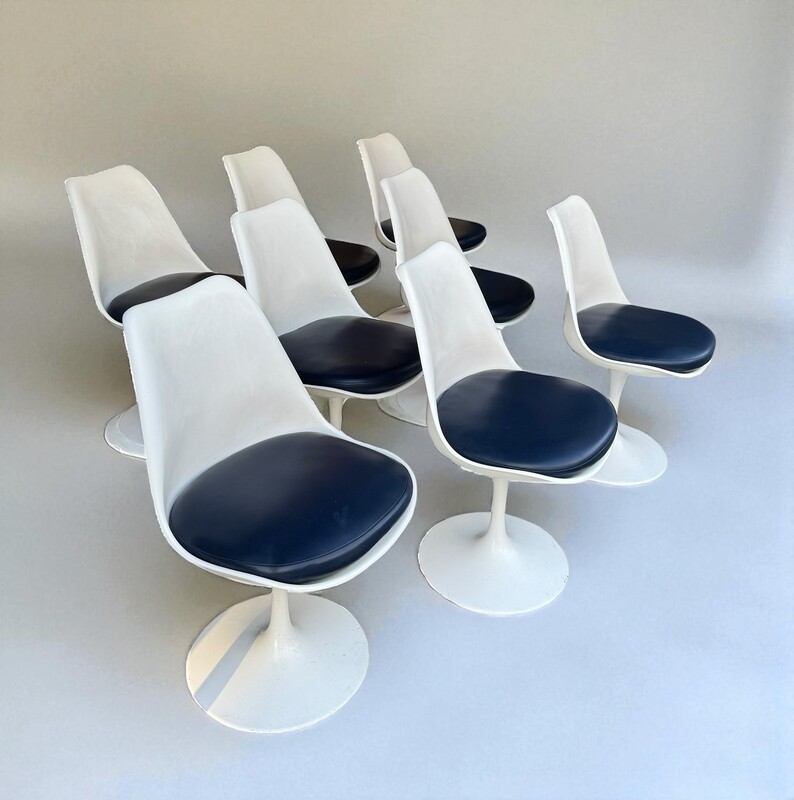 S 357 AV set of 8 Tulip Chairs by Eero Saarinen, Knoll Edition 