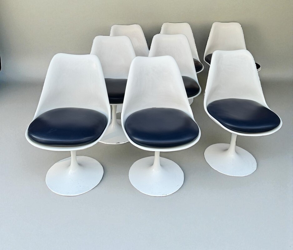 S 357 AV set of 8 Tulip Chairs by Eero Saarinen, Knoll Edition 