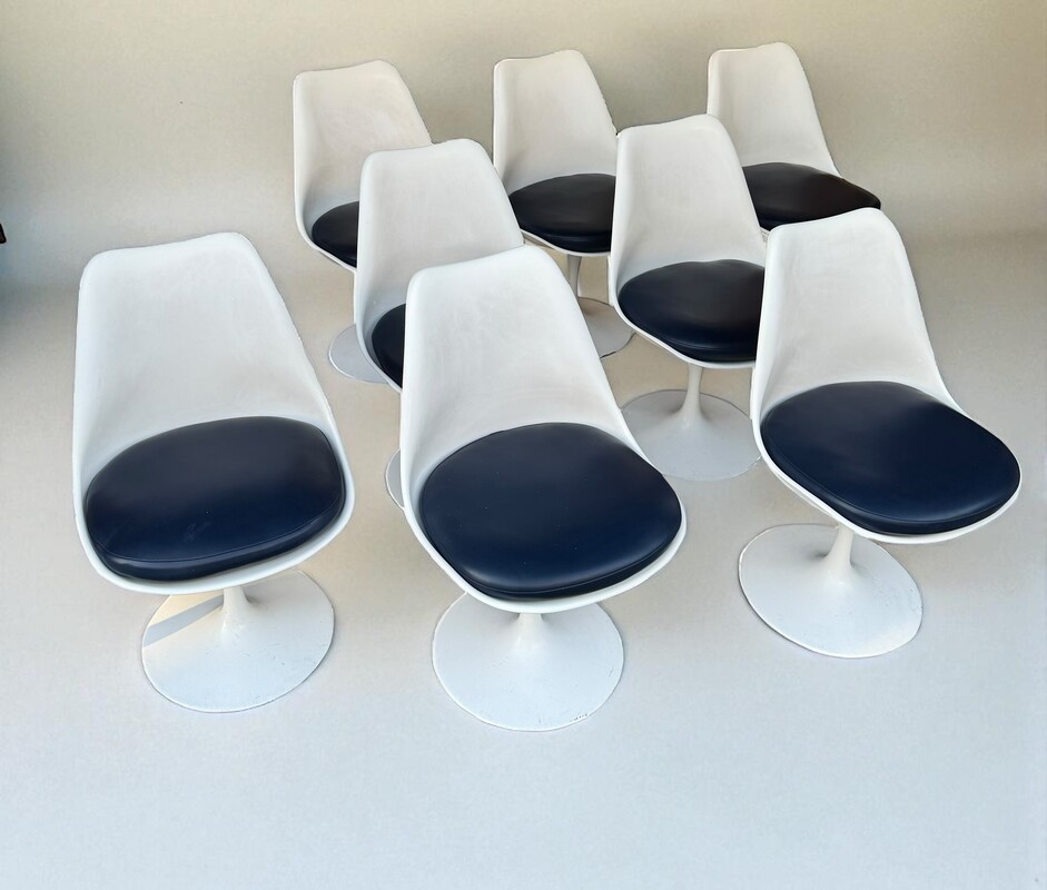 S 357 AV set of 8 Tulip Chairs by Eero Saarinen, Knoll Edition 