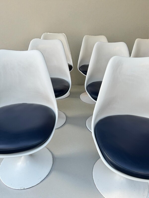 S 357 AV set of 8 Tulip Chairs by Eero Saarinen, Knoll Edition 