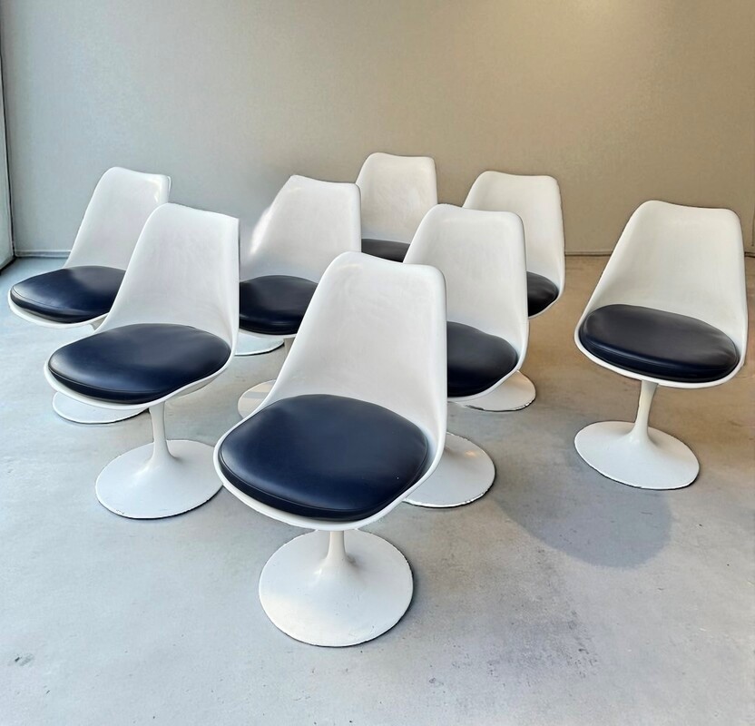 S 357 AV set of 8 Tulip Chairs by Eero Saarinen, Knoll Edition 