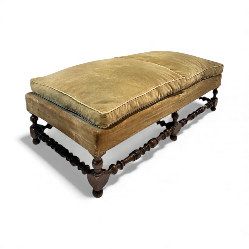 S 386 RD Louis XIII walnut and velvet bench 