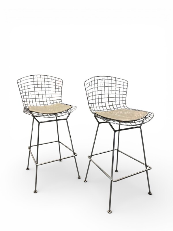 S 402 APO pair of bar stools by Bertoia