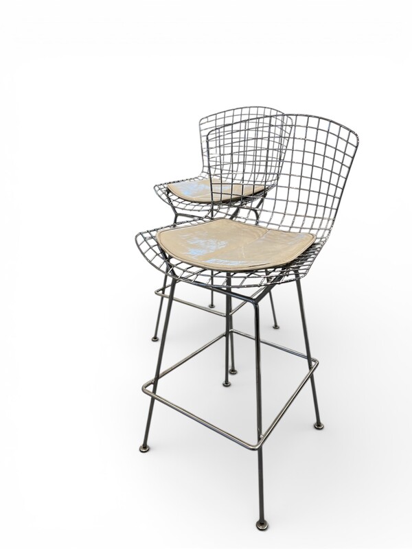 S 402 APO pair of bar stools by Bertoia