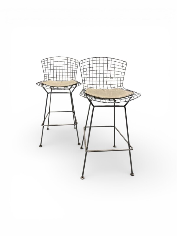 S 402 APO pair of bar stools by Bertoia