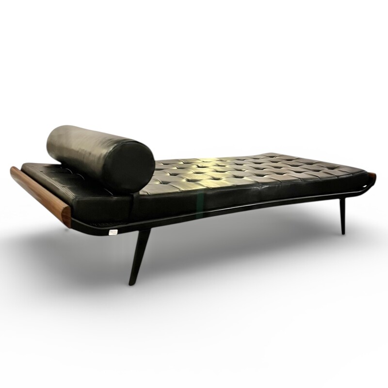 S 404 RP black leather daybed, model « Cleopatra »
