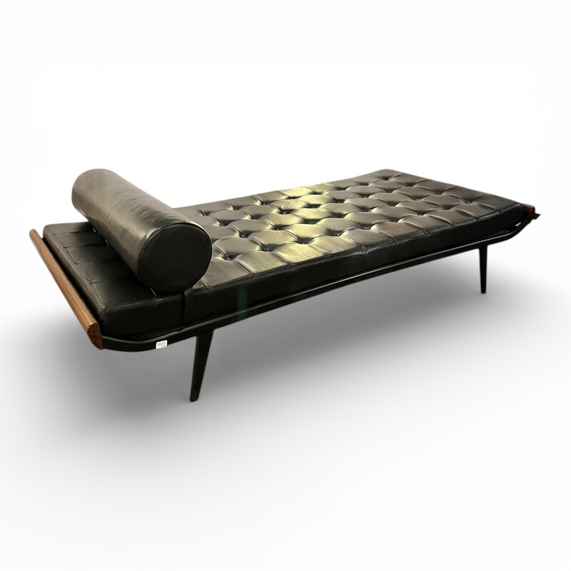 S 404 RP black leather daybed, model « Cleopatra »