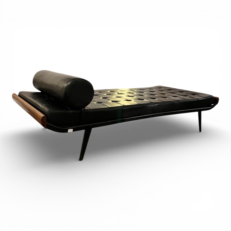 S 404 RP black leather daybed, model « Cleopatra »