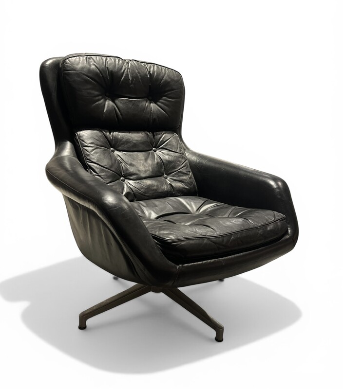 S 510 PL Black leather armchair by Alf Svensson