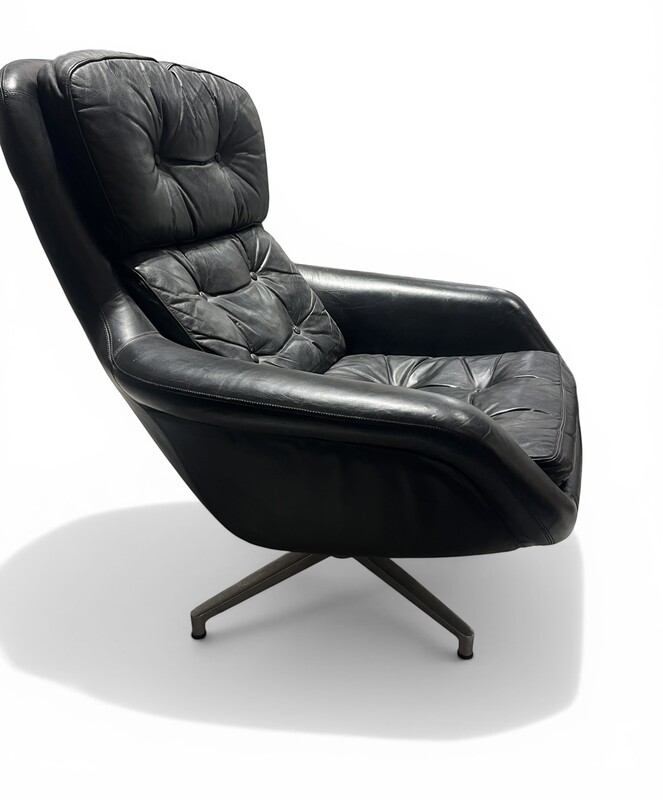 S 510 PL Black leather armchair by Alf Svensson