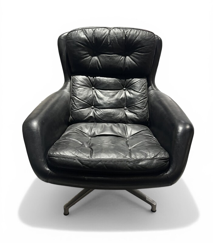 S 510 PL Black leather armchair by Alf Svensson