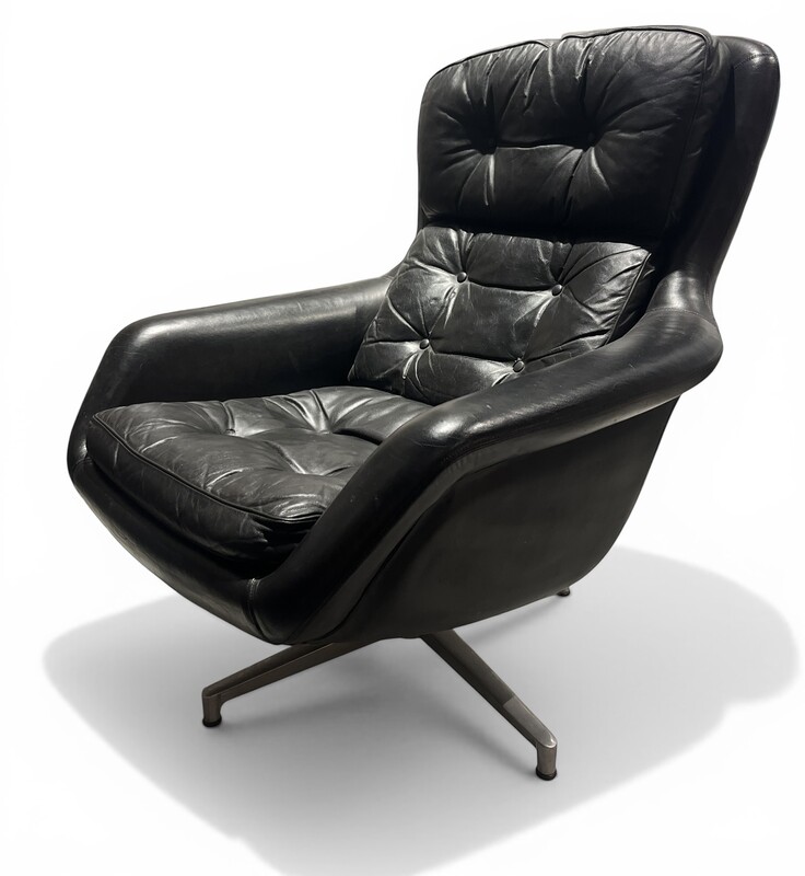 S 510 PL Black leather armchair by Alf Svensson