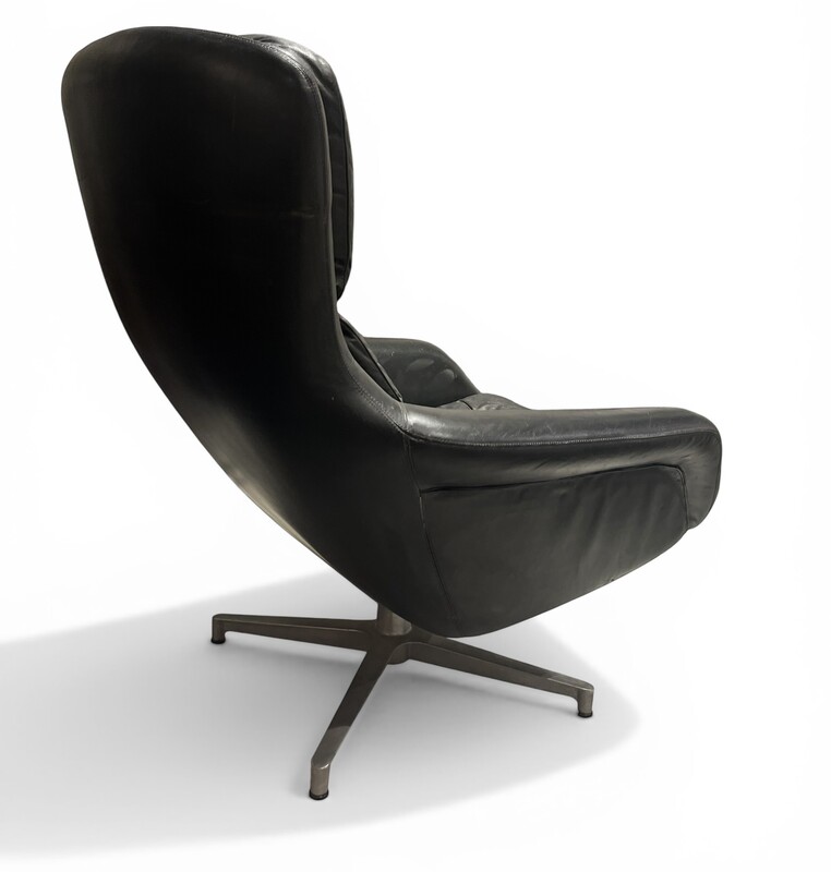 S 510 PL Black leather armchair by Alf Svensson