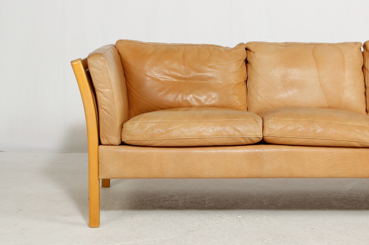 S 512 JC Leather 3 seater sofa in the manner of Mogensen. Denmark 1970.