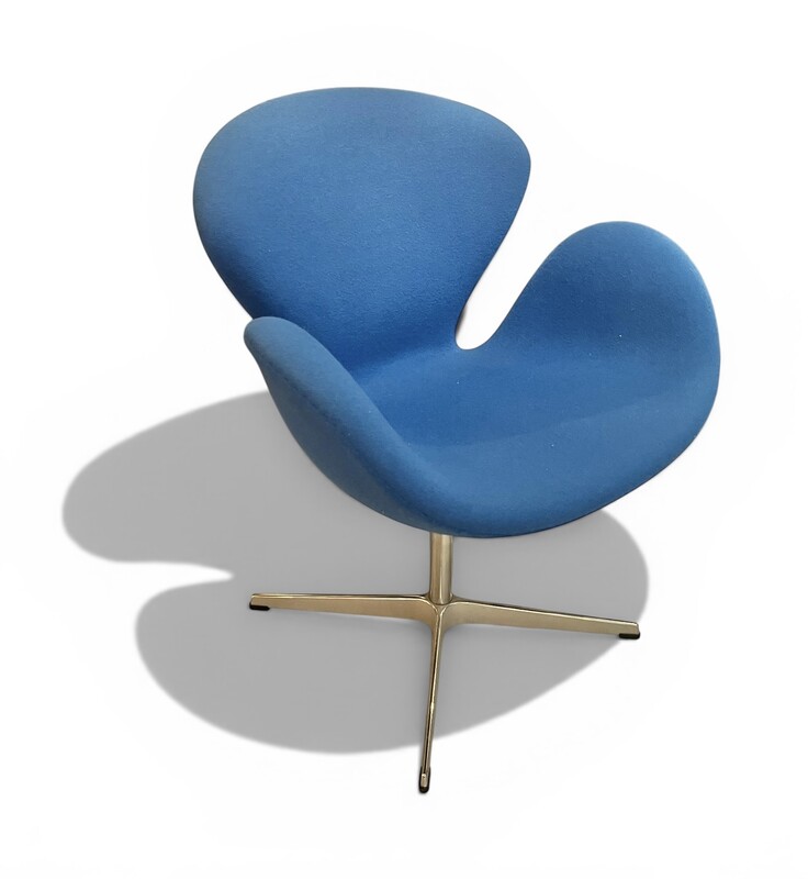 S 513 TH blue « Swan » seat by Arne Jacobsen for Fritz Hansen