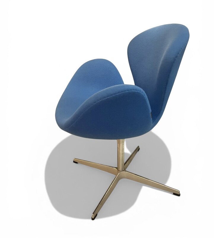 S 513 TH blue « Swan » seat by Arne Jacobsen for Fritz Hansen