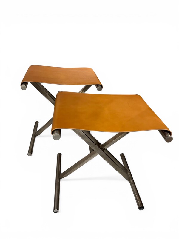S 522 RD pair of leather and inox stools