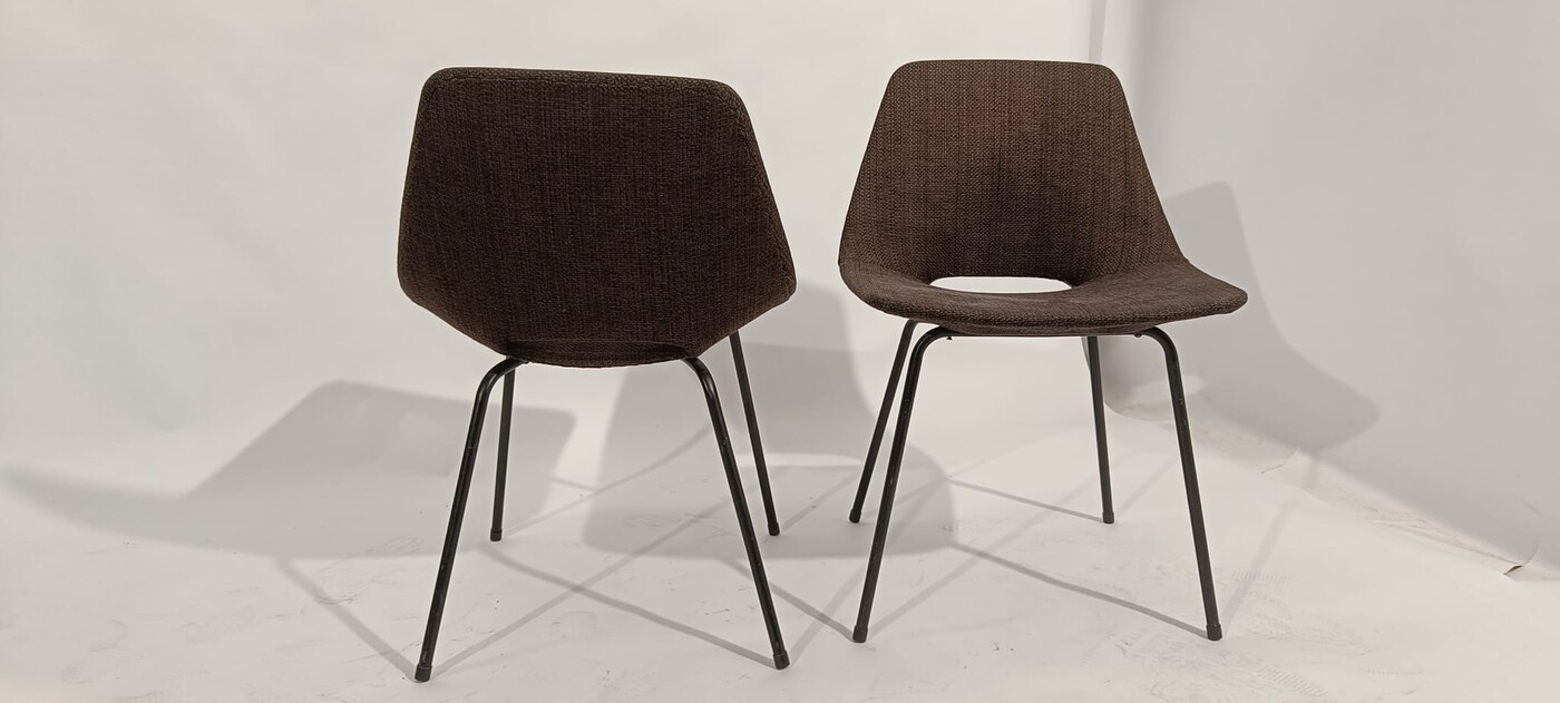 S 536 YO pair of chairs by Pierre Guariche